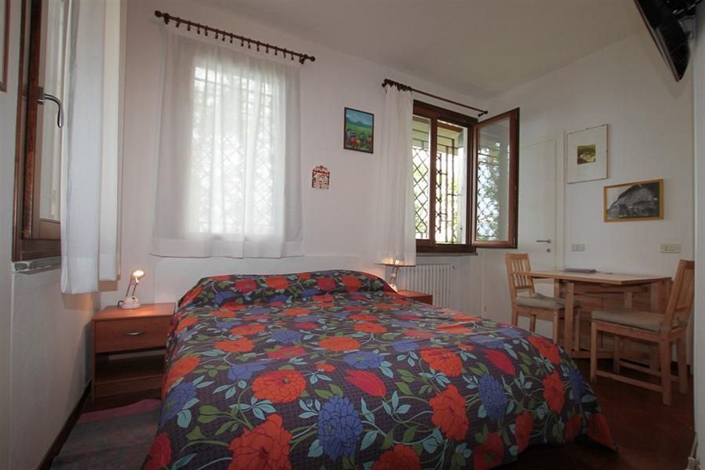 B&B Tana Della Volpe Испра Экстерьер фото